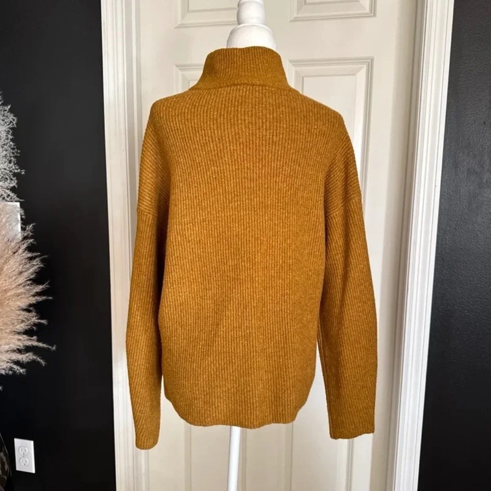 Abercrombie & Fitch Knit Mock Neck Neutral Camel Wool Blend Sweater 
Size Medium - Picture 4 of 12